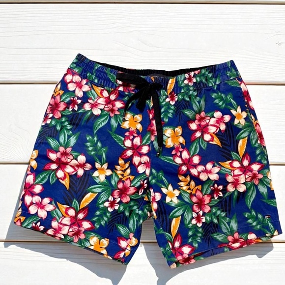 Tommy Hilfiger Floral Multicolor casual Hawaiian 🌺 Shorts men’s Medium - Picture 2 of 12